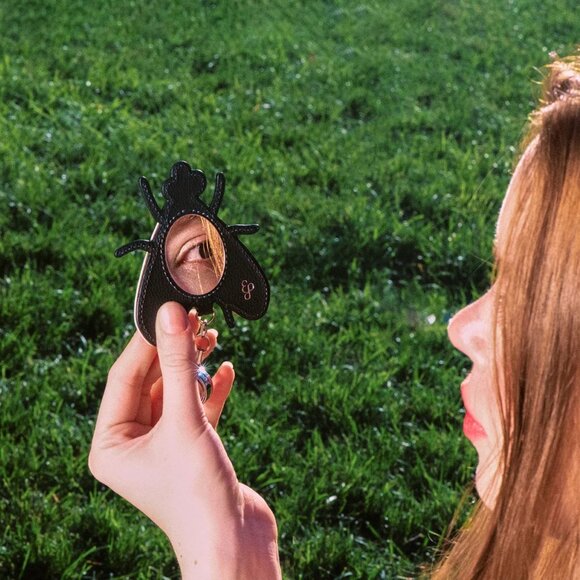 EDIE PARKER FRUIT FLY MIRROR KEYCHAIN - Picture 6 of 16